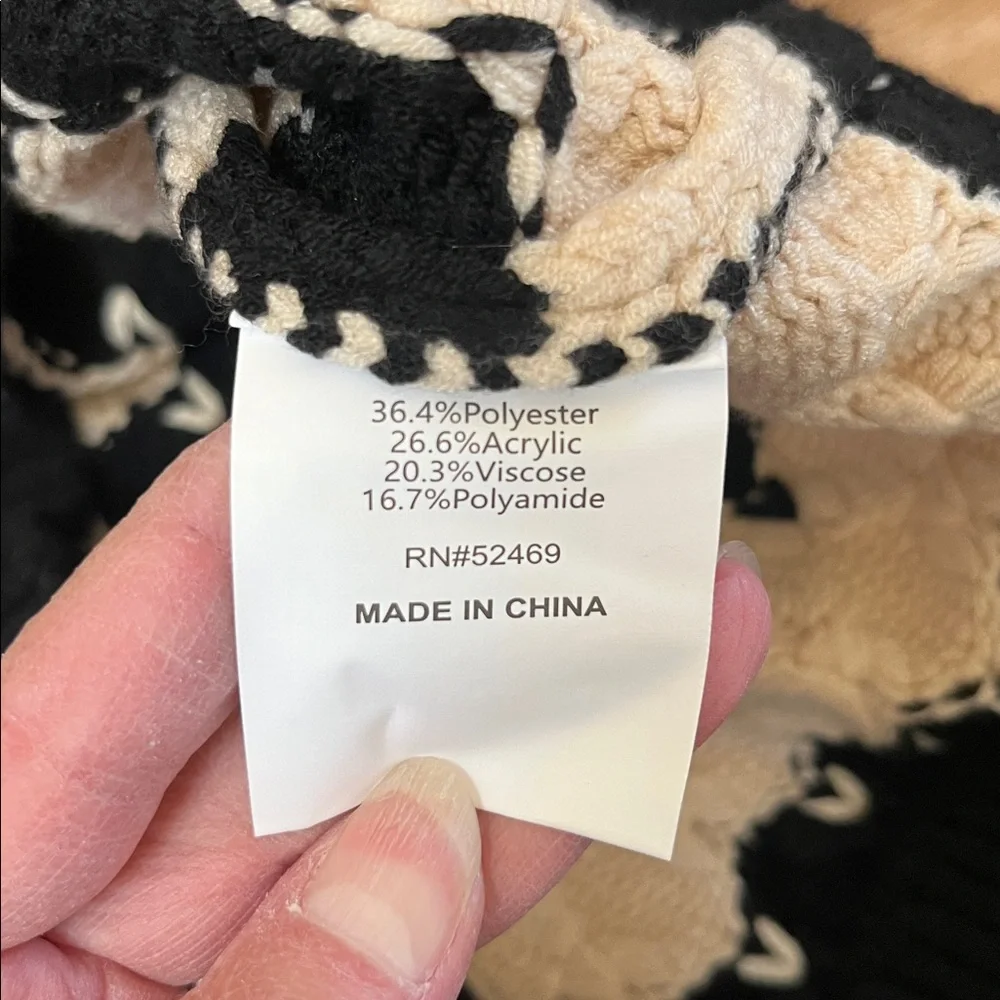 Pretty garden cream/black textured sweater, size small (oversized)